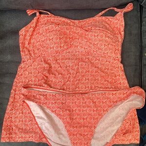 Oh Baby by Motherhood 2 piece maternity swimsuit